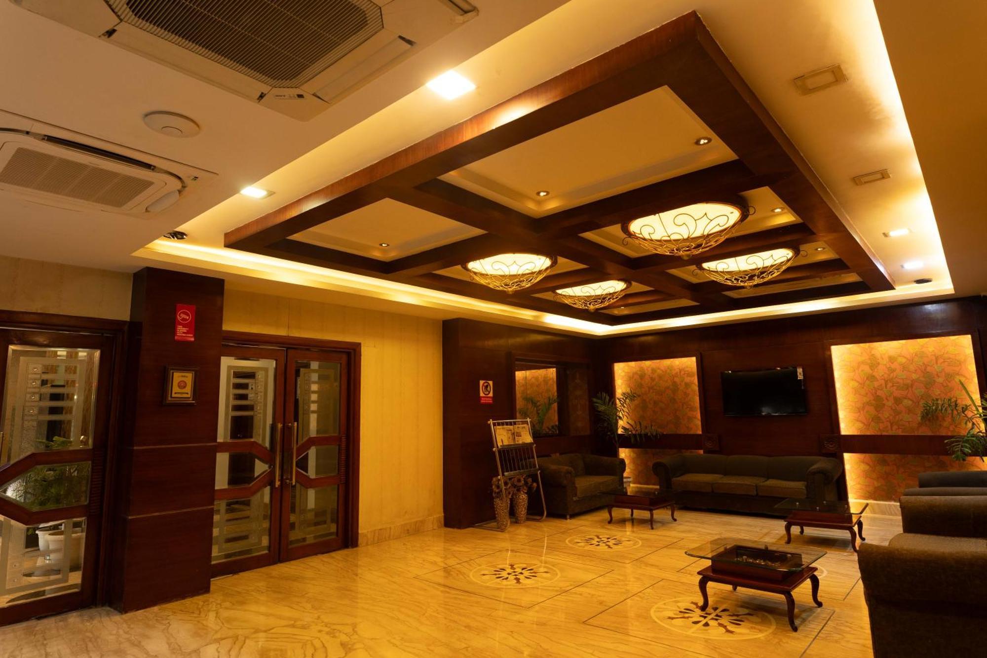 New Hotel Broadway Varanasi Exteriör bild