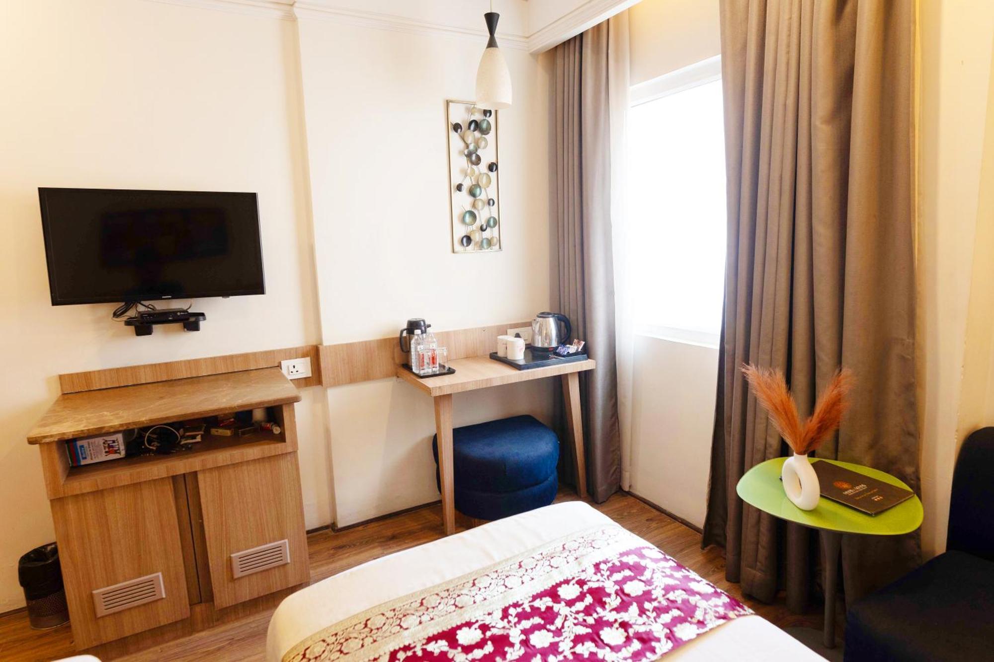 New Hotel Broadway Varanasi Exteriör bild