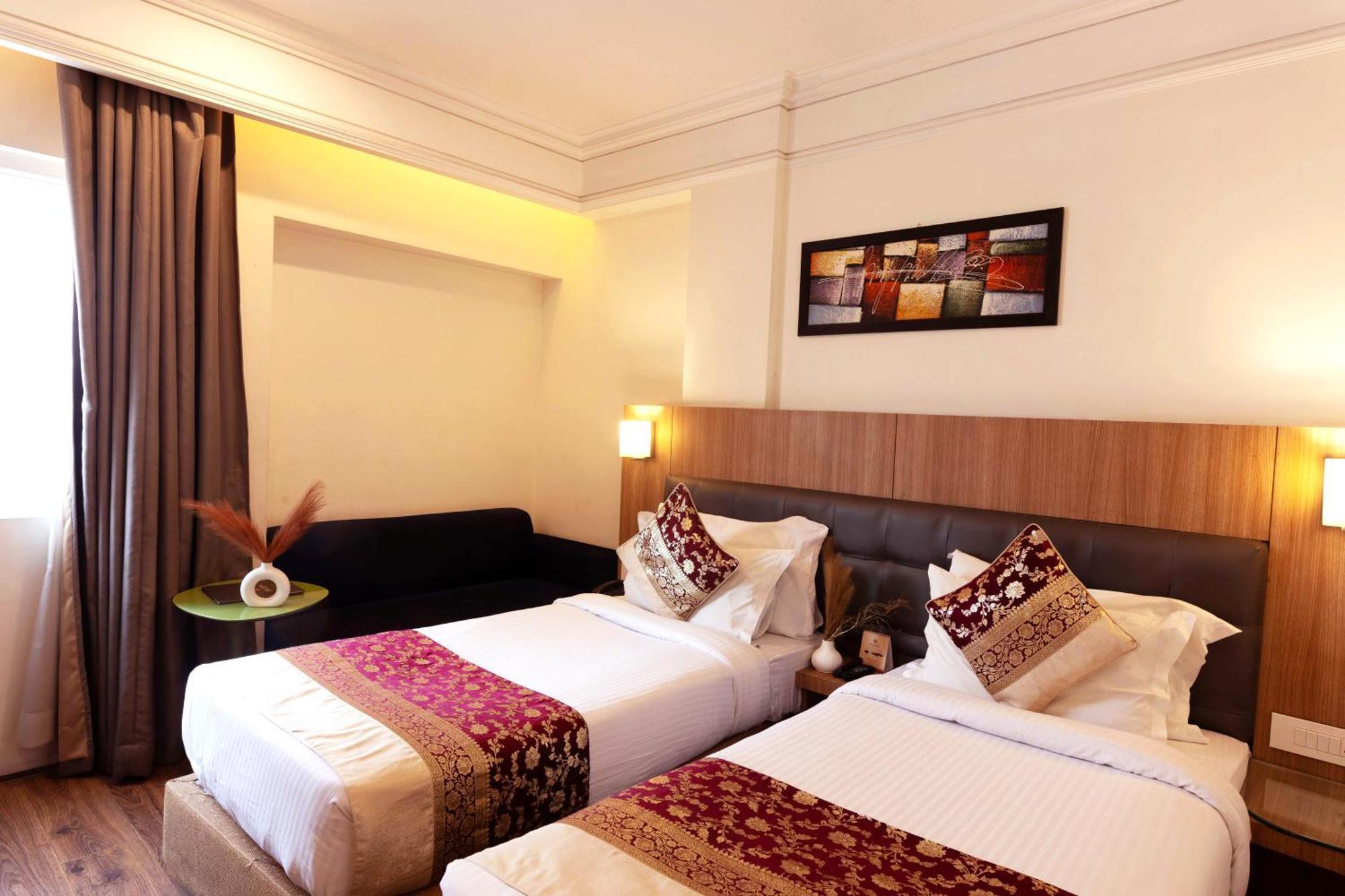 New Hotel Broadway Varanasi Exteriör bild