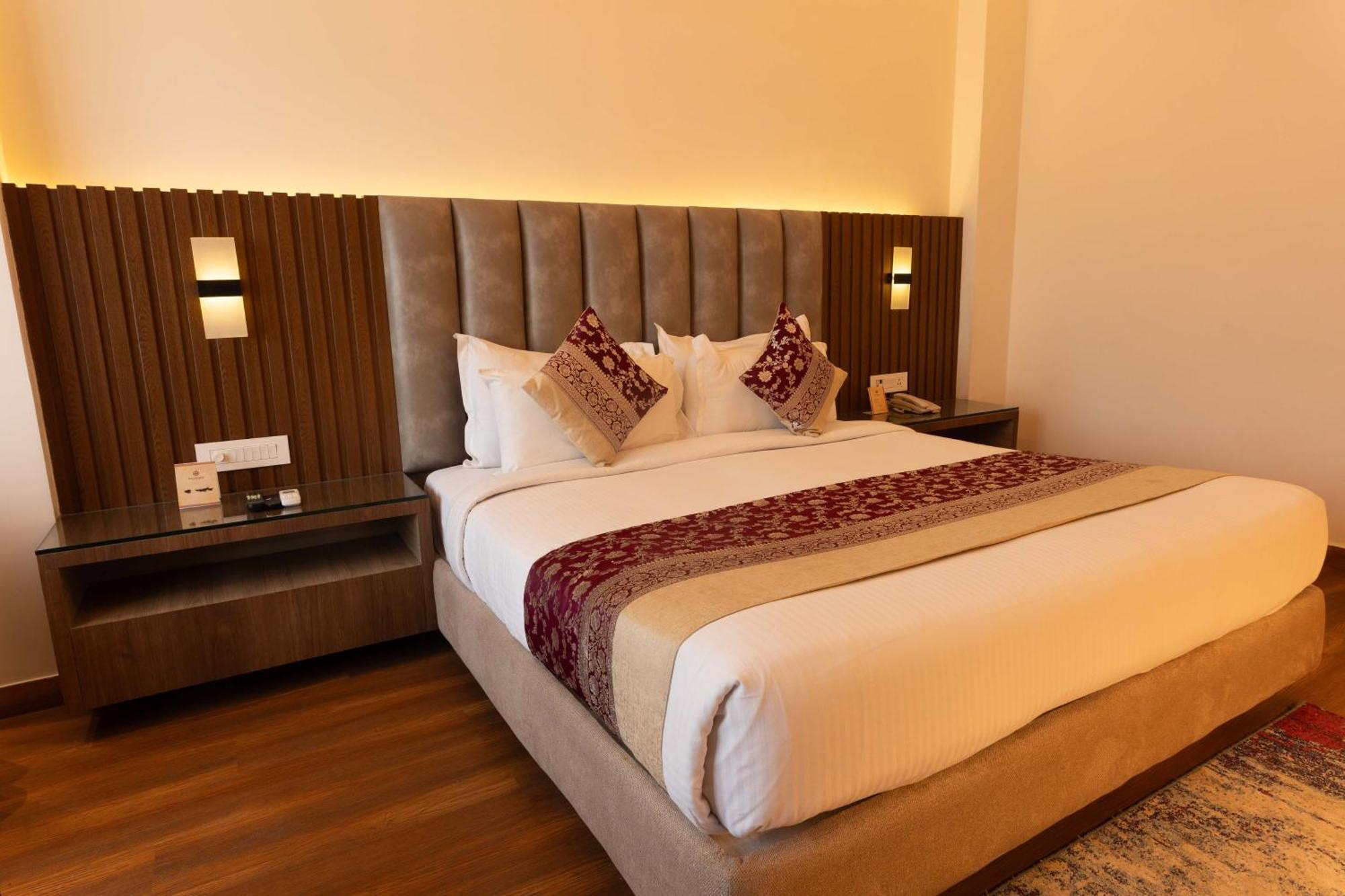 New Hotel Broadway Varanasi Exteriör bild