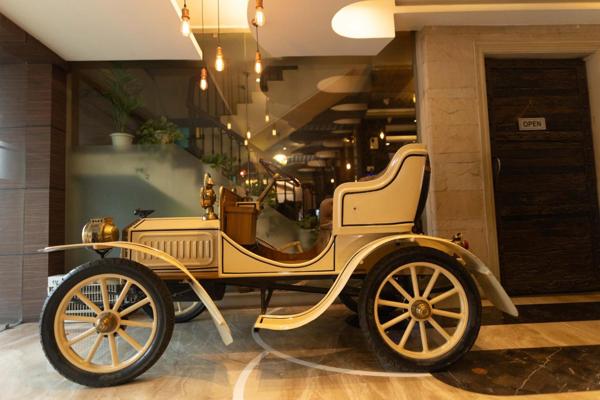 New Hotel Broadway Varanasi Exteriör bild