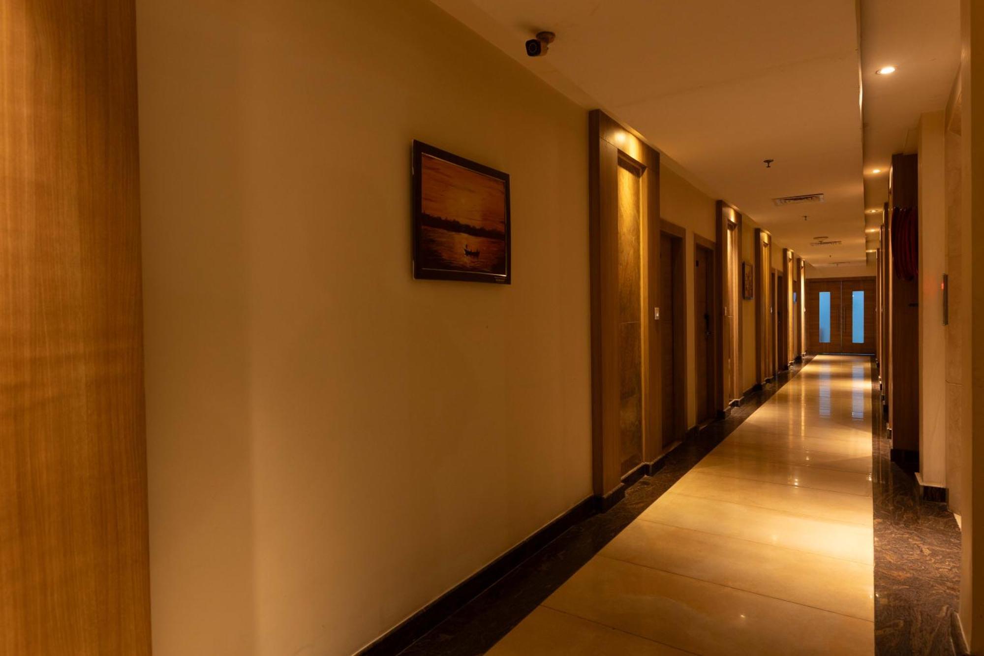 New Hotel Broadway Varanasi Exteriör bild