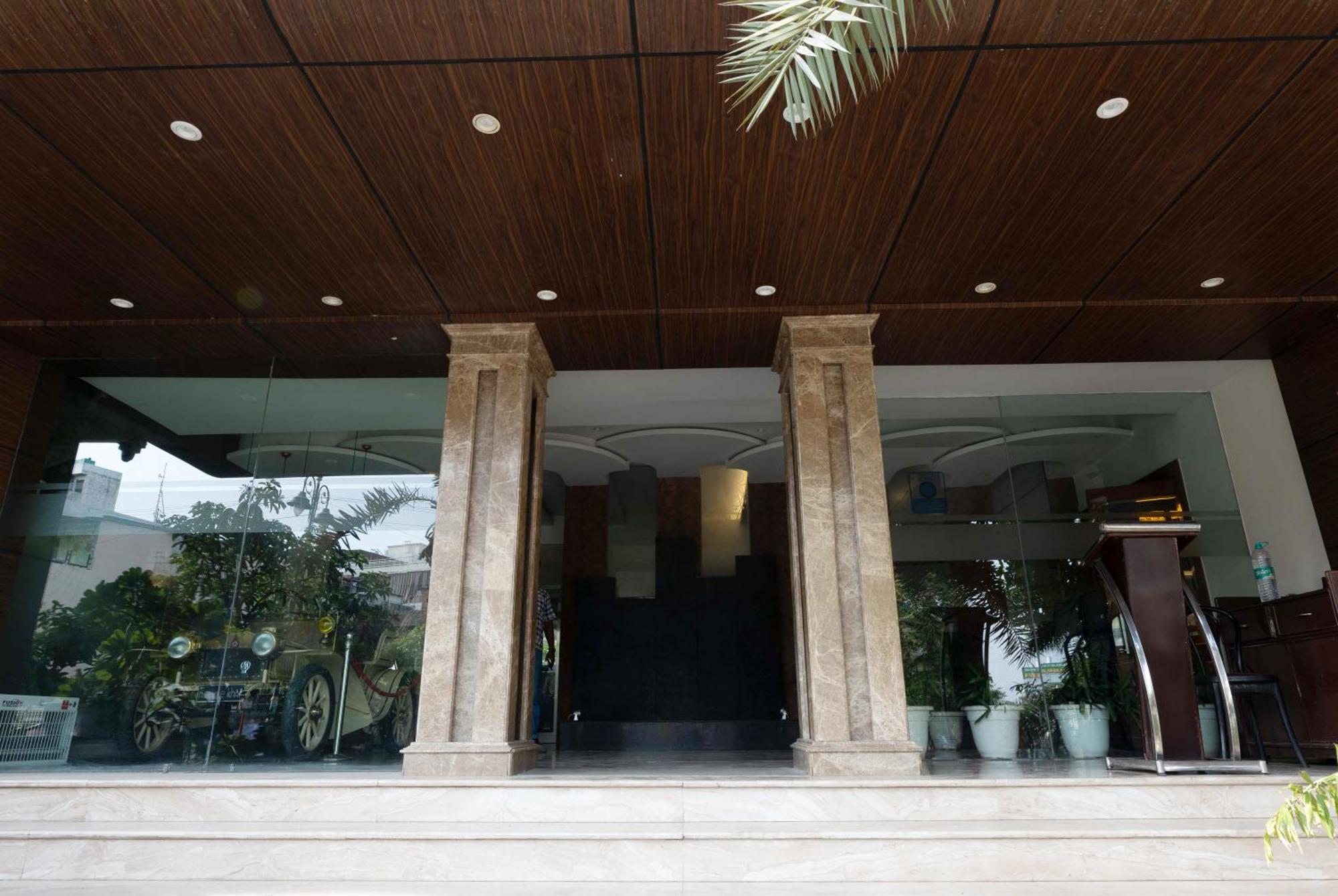 New Hotel Broadway Varanasi Exteriör bild