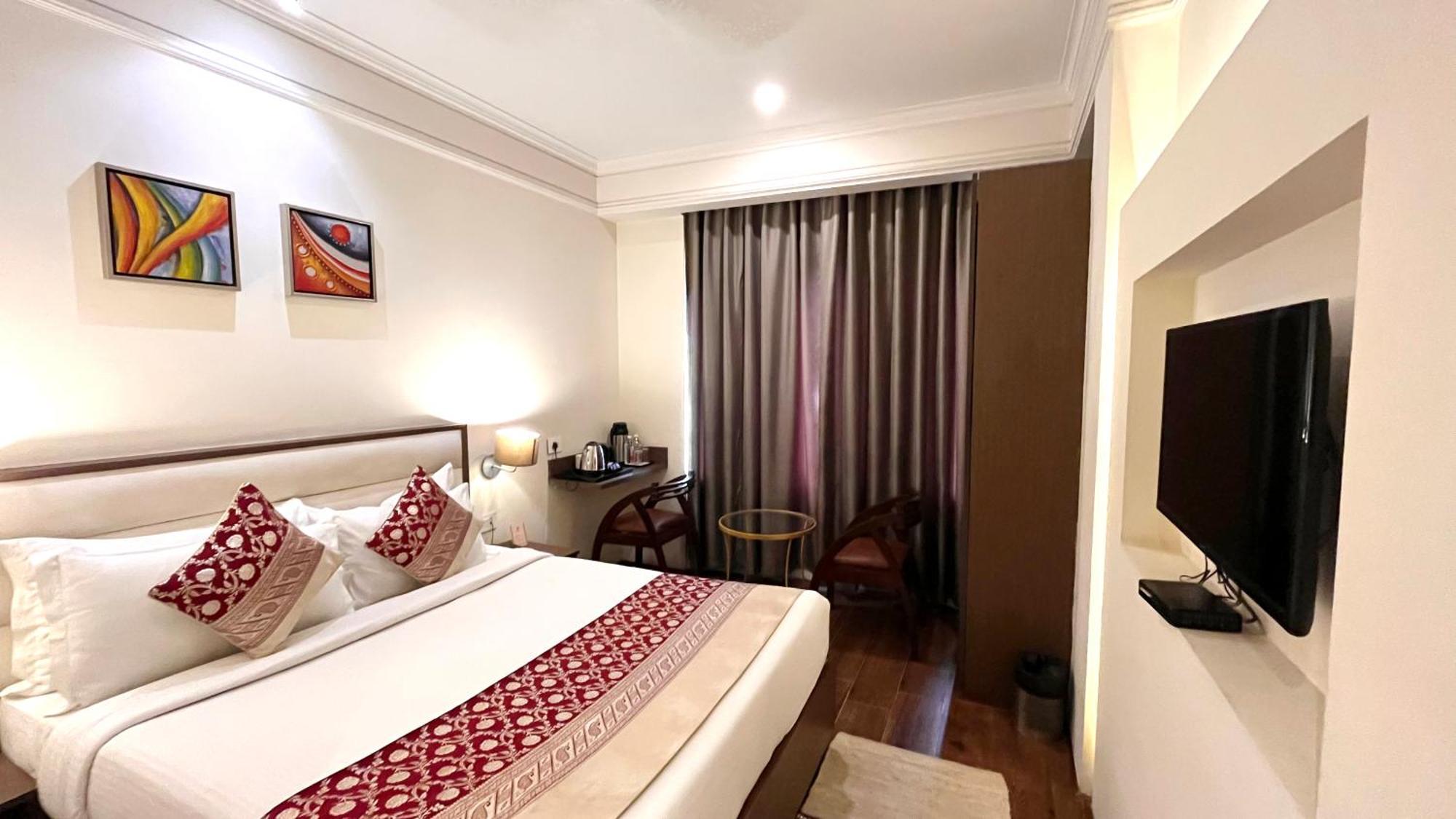 New Hotel Broadway Varanasi Exteriör bild