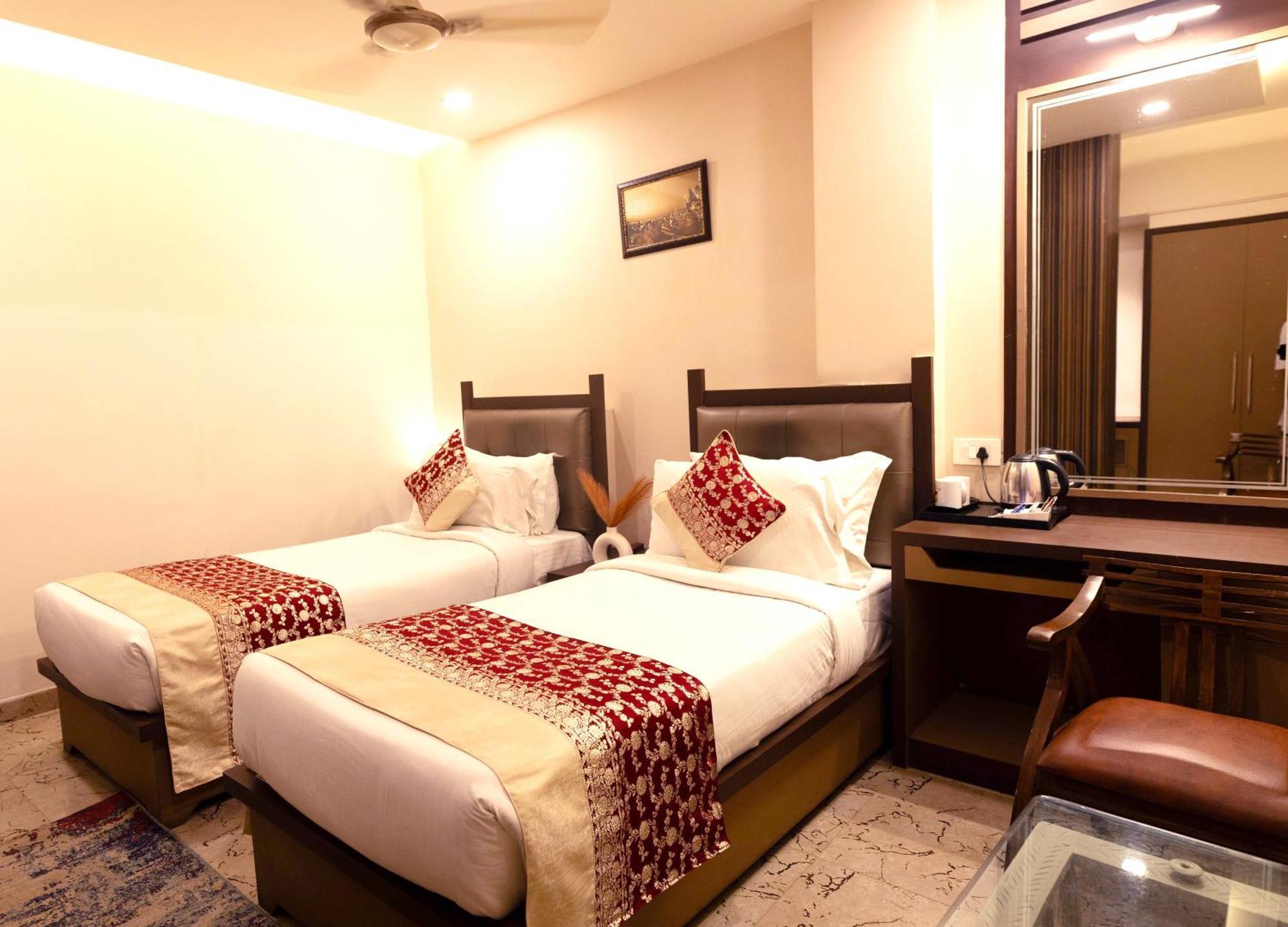New Hotel Broadway Varanasi Exteriör bild