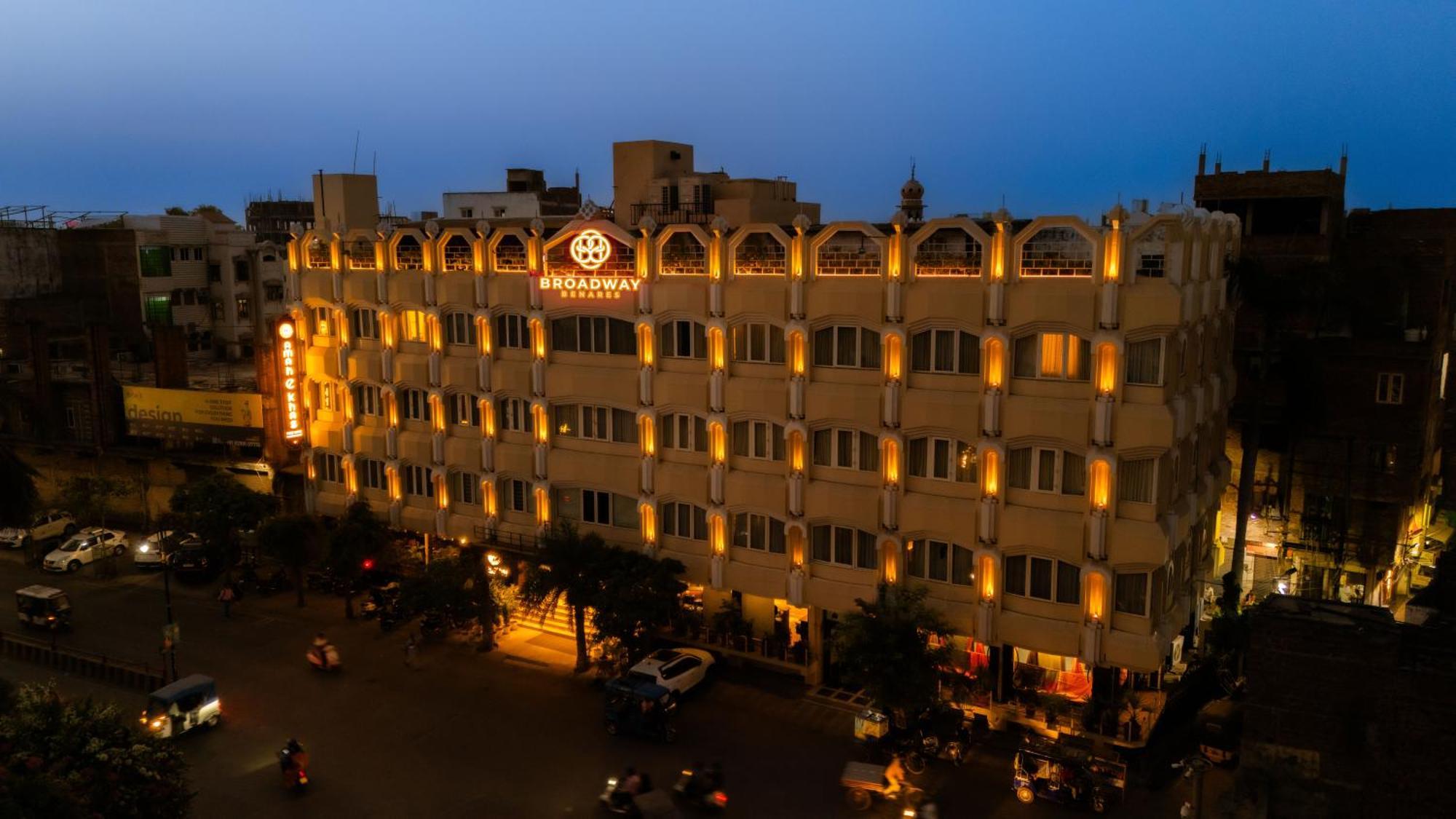 New Hotel Broadway Varanasi Exteriör bild