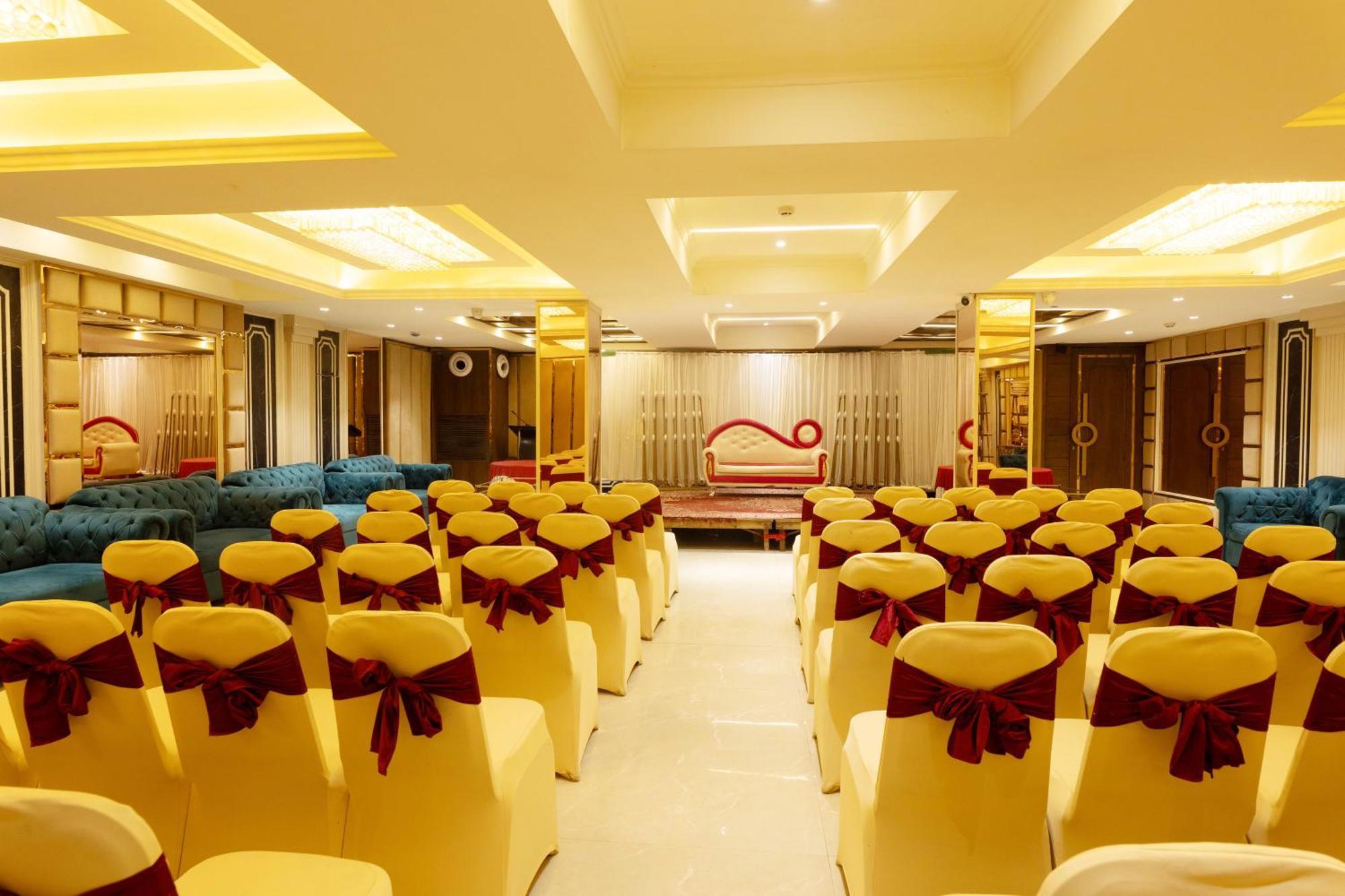 New Hotel Broadway Varanasi Exteriör bild