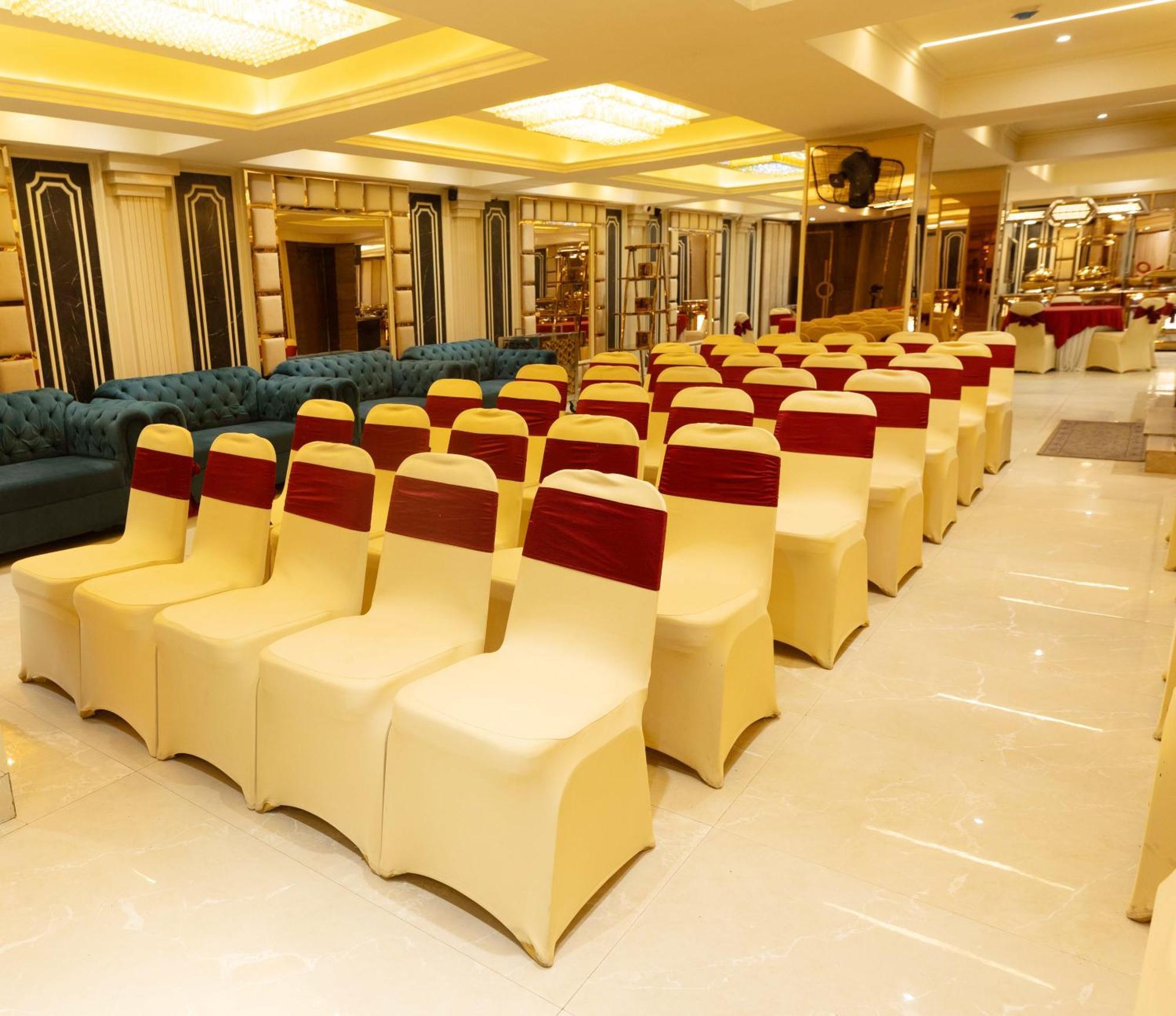 New Hotel Broadway Varanasi Exteriör bild