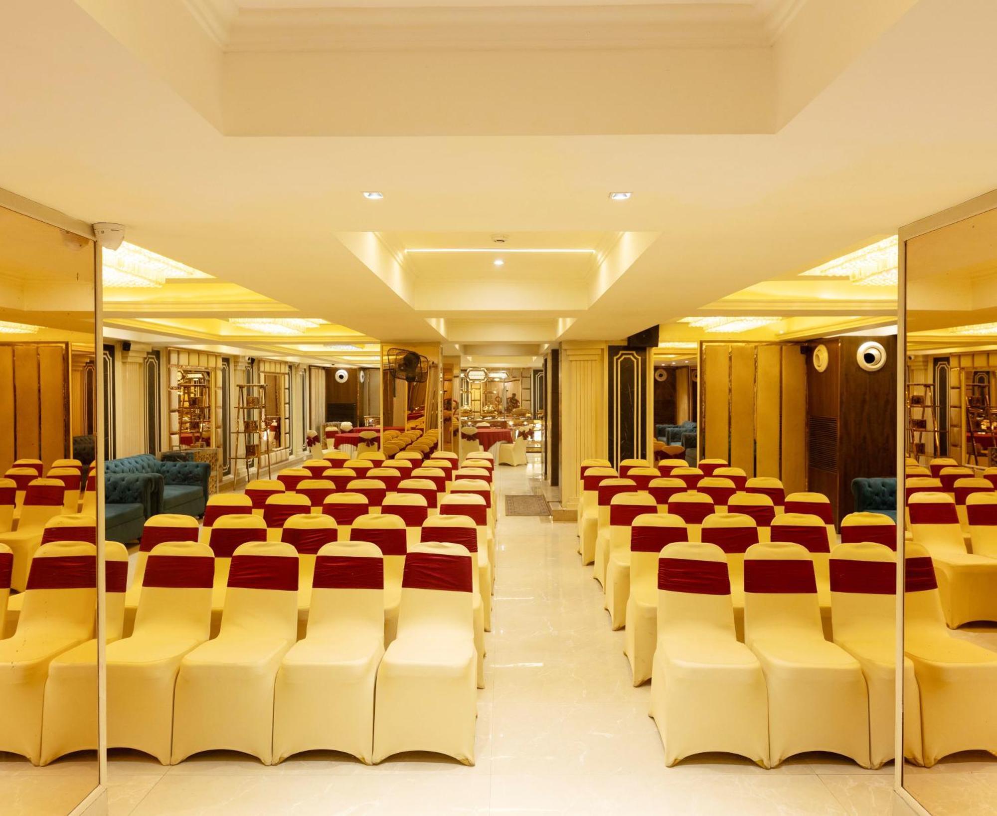 New Hotel Broadway Varanasi Exteriör bild