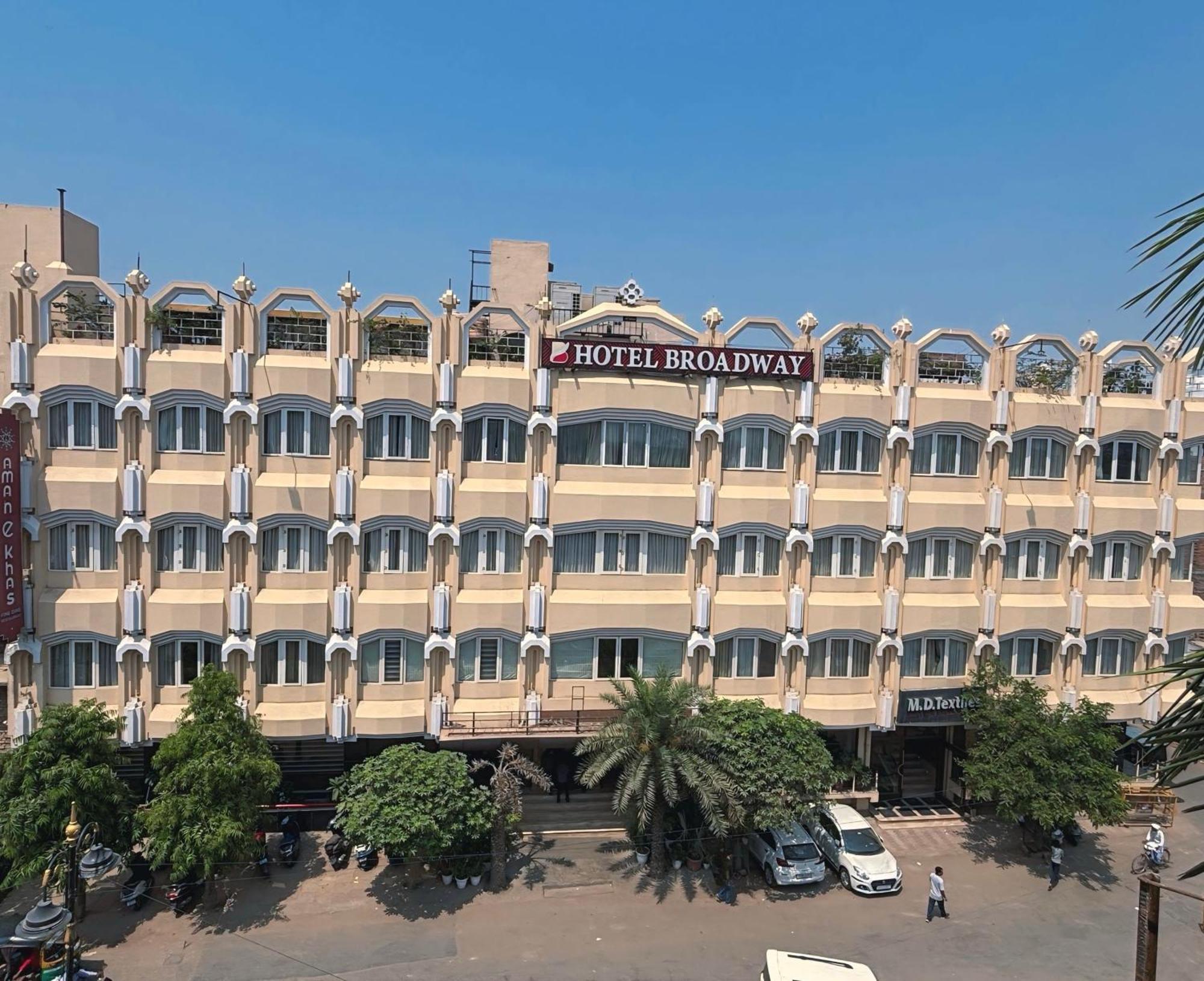 New Hotel Broadway Varanasi Exteriör bild