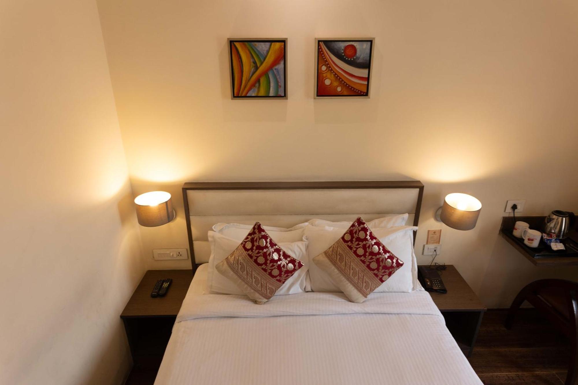 New Hotel Broadway Varanasi Exteriör bild