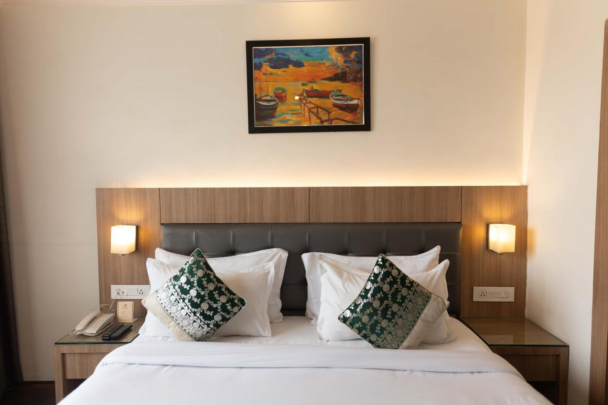 New Hotel Broadway Varanasi Exteriör bild